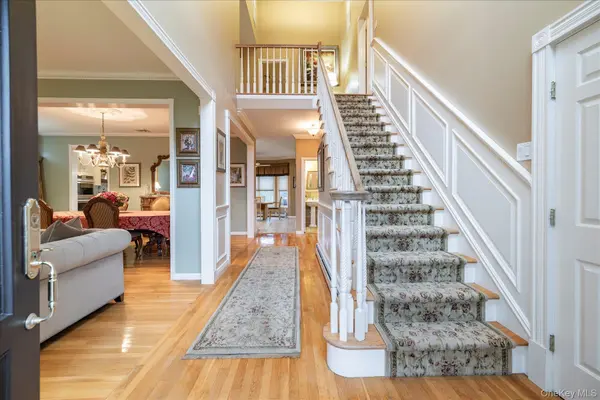 3056 Valentine PL, Wantagh, NY 11793