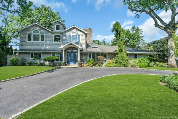 18 Regent PL, Roslyn, NY 11576