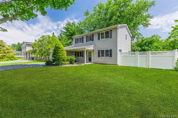 23 Babcock AVE, Ronkonkoma, NY 11779