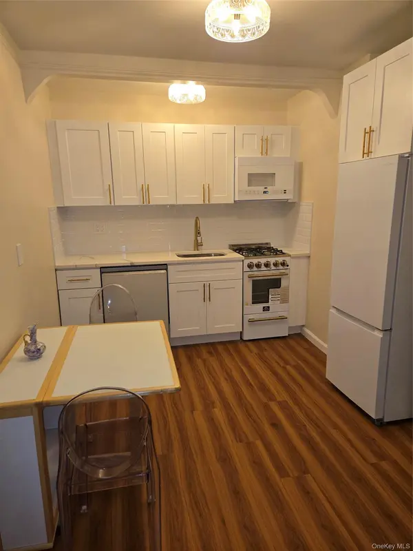 99-45 67 RD #223, Forest Hills, NY 11375