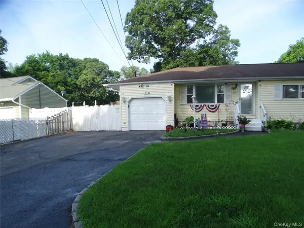 22 Newtown AVE, Selden, NY 11784