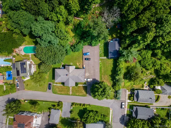 10-24 Conway PL, Kingston, NY 12401