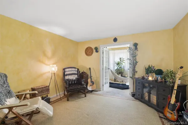 101 Clinton AVE #3H, Mineola, NY 11501
