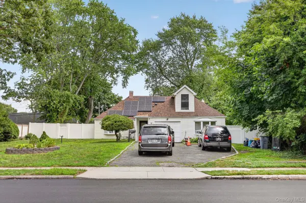 81 S Bedford AVE, Islandia, NY 11749