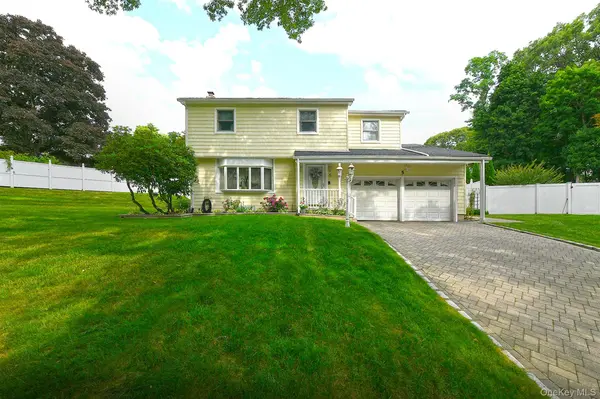 5 Trudy CT, Huntington Station, NY 11746