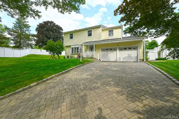5 Trudy CT, Huntington Station, NY 11746