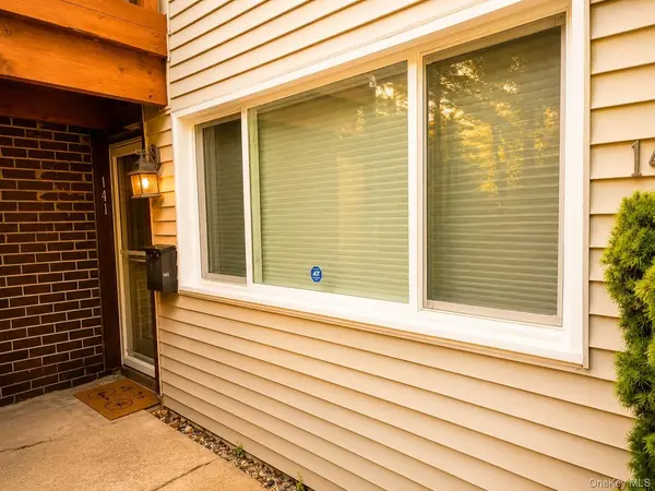 141 Feller DR #141, Central Islip, NY 11722