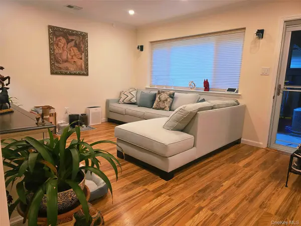 141 Feller DR #141, Central Islip, NY 11722