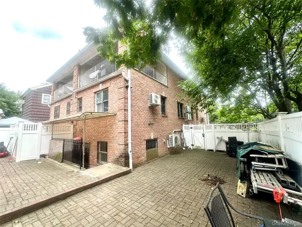 12401 7TH AVE, College Point, NY 11356