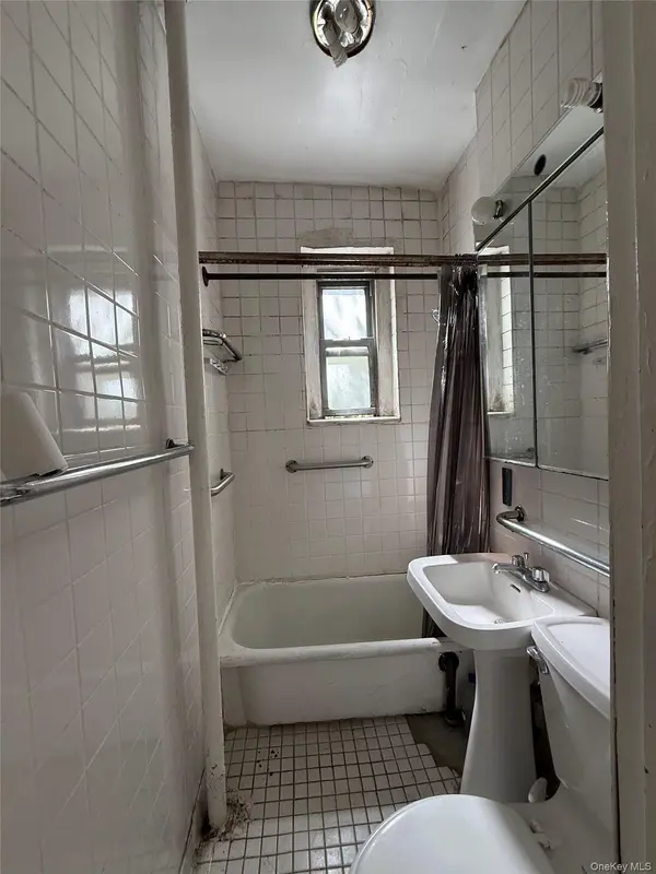 2167 33rd ST #3H, Astoria, NY 11105