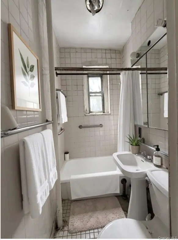 2167 33rd ST #3H, Astoria, NY 11105