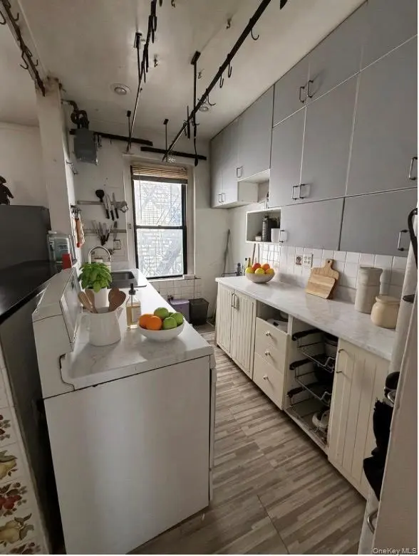 2167 33rd ST #3H, Astoria, NY 11105