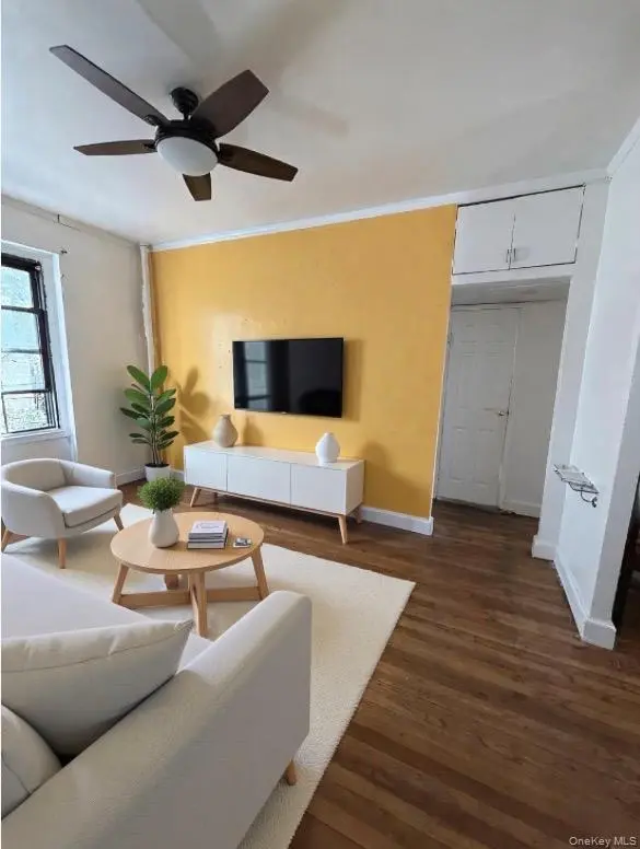 2167 33rd ST #3H, Astoria, NY 11105