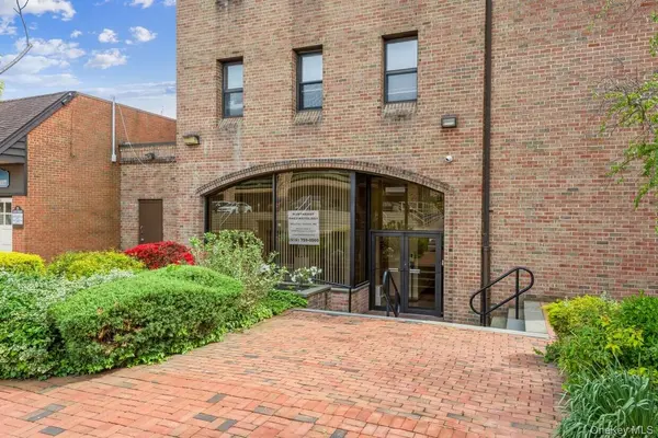 15 Glen ST #206, Glen Cove, NY 11542