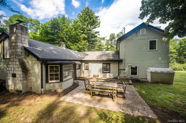 205 Marshall RD, Salt Point, NY 12578