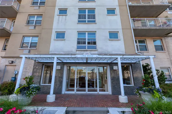 221 Beach 80th ST #3D, Rockaway Beach, NY 11693