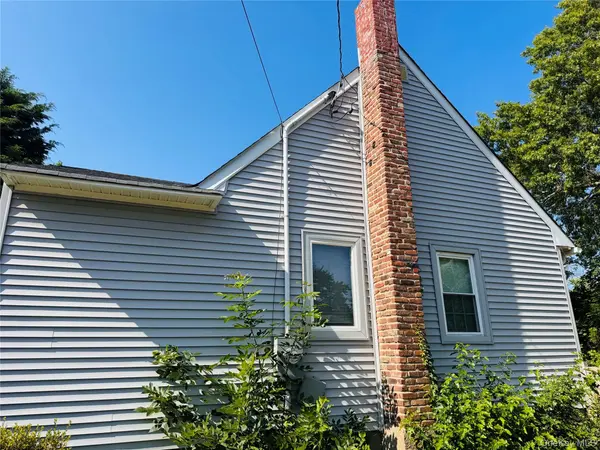 561 Center Dyre AVE, West Islip, NY 11795