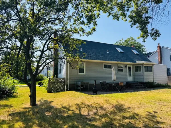 561 Center Dyre AVE, West Islip, NY 11795