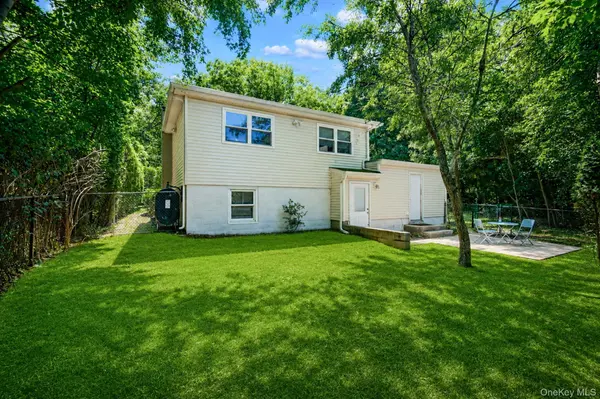 104 21st ST, Wading River, NY 11792