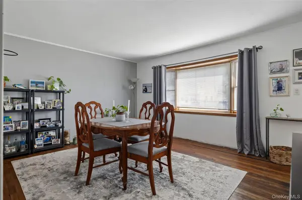 190 Cottage BLVD, Hicksville, NY 11801