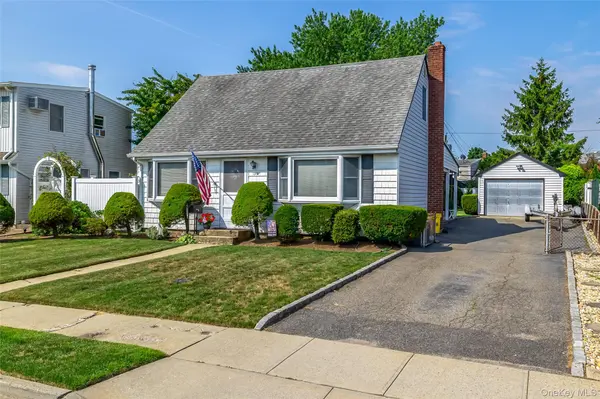 190 Cottage BLVD, Hicksville, NY 11801