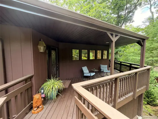 66 High Hill RD, Tuxedo Park, NY 10987