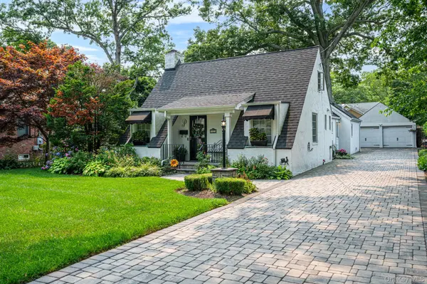 527 Brooklyn BLVD, Brightwaters, NY 11718