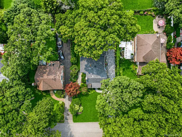 527 Brooklyn BLVD, Brightwaters, NY 11718