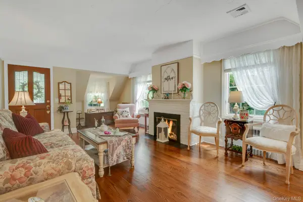527 Brooklyn BLVD, Brightwaters, NY 11718