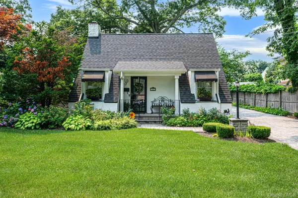 527 Brooklyn BLVD, Brightwaters, NY 11718