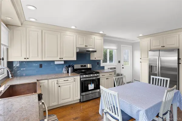 7 Edwards DR, Shirley, NY 11967