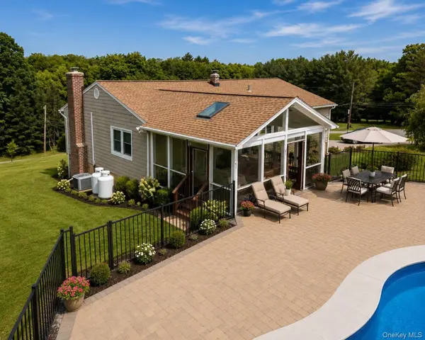 4 Shana LN, Mahopac, NY 10541