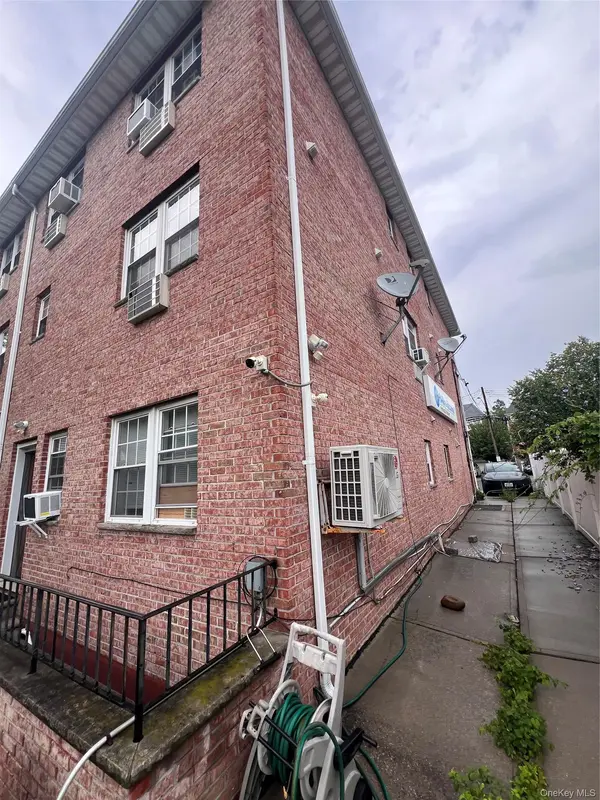 4324 215th ST, Bayside, NY 11361