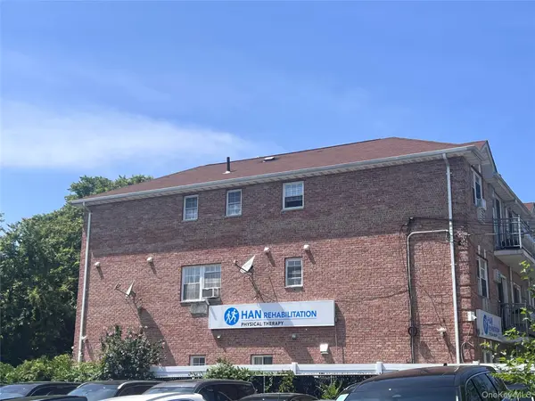 4324 215th ST, Bayside, NY 11361