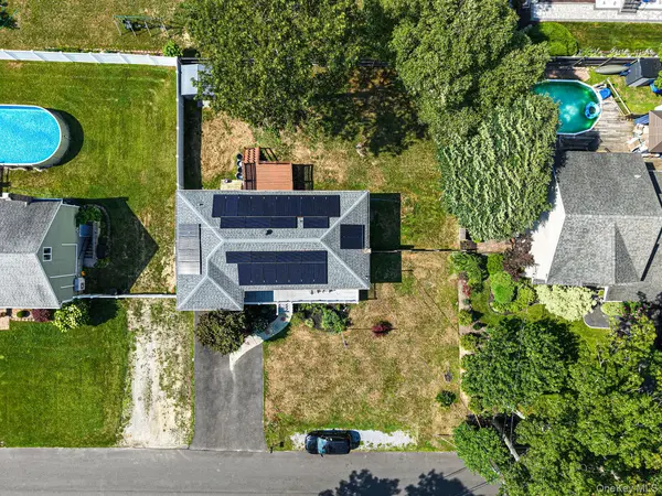51 Hampton AVE, Mastic, NY 11950