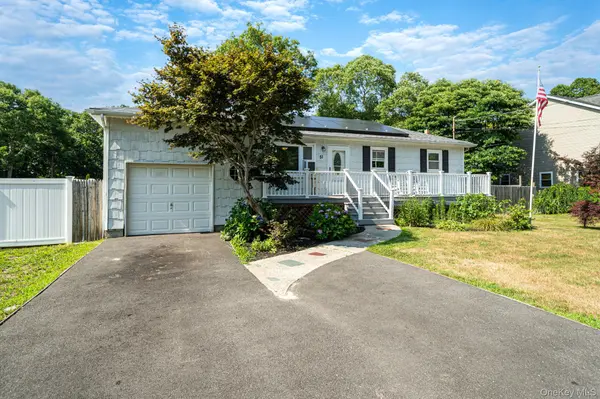 51 Hampton AVE, Mastic, NY 11950