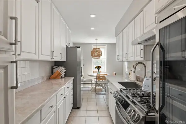 60 Hempstead AVE #2C, Lynbrook, NY 11563