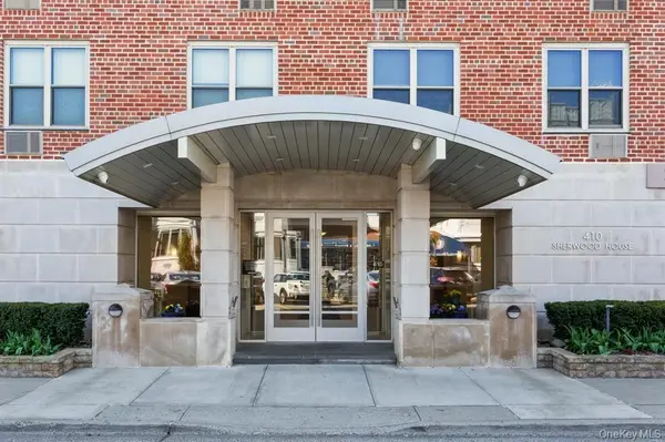 410 E Broadway #4T, Long Beach, NY 11561