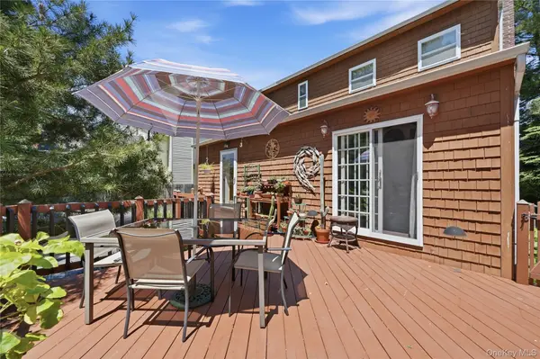 100 Elm ST, Islip, NY 11751