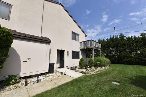 1 Anchorage WAY #1501, Freeport, NY 11520