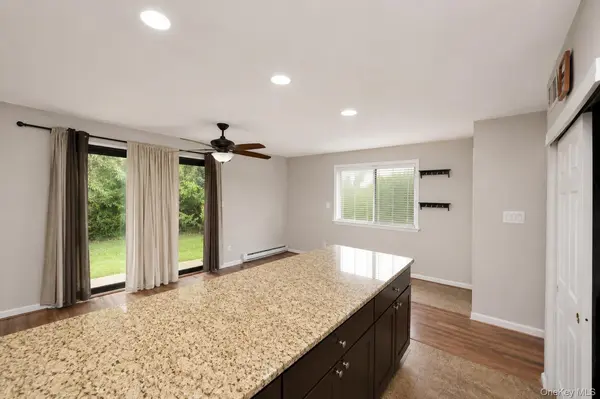 1 Anchorage WAY #1501, Freeport, NY 11520