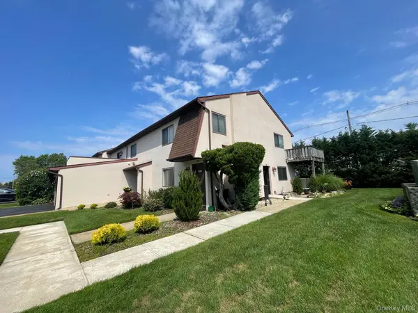1 Anchorage WAY #1501, Freeport, NY 11520