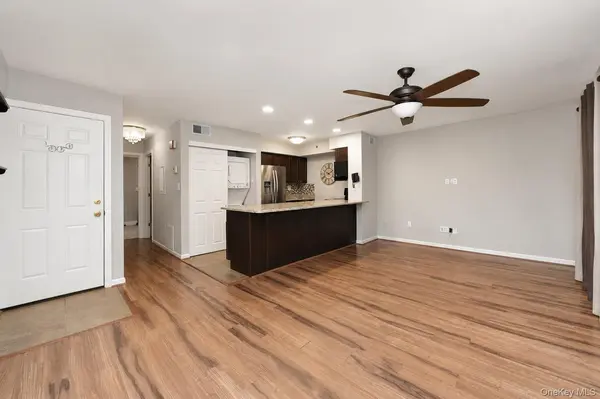 1 Anchorage WAY #1501, Freeport, NY 11520
