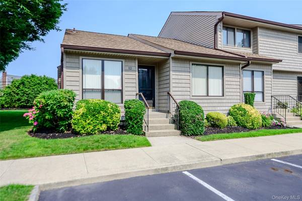 12 Stanford CT #A, Wantagh, NY 11793