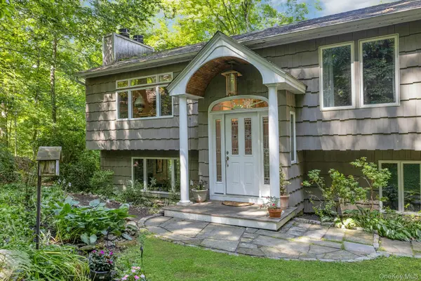 99 Lakeside DR, Katonah, NY 10536
