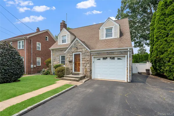 19 Chestnut ST, Glen Cove, NY 11542