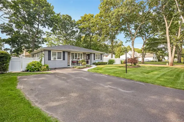 281 Thrift ST, Ronkonkoma, NY 11779