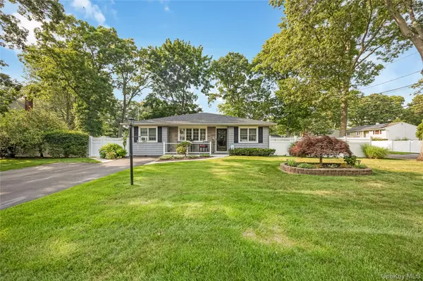 281 Thrift ST, Ronkonkoma, NY 11779