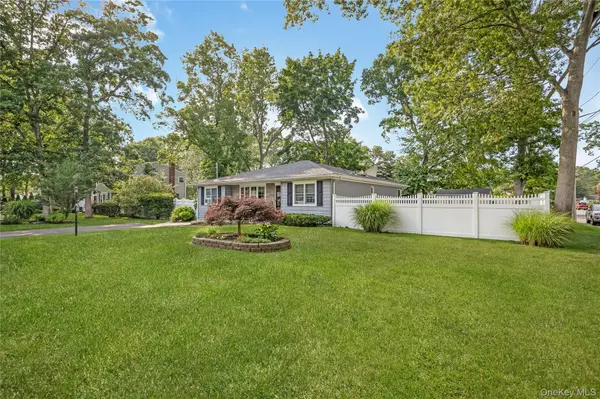 281 Thrift ST, Ronkonkoma, NY 11779