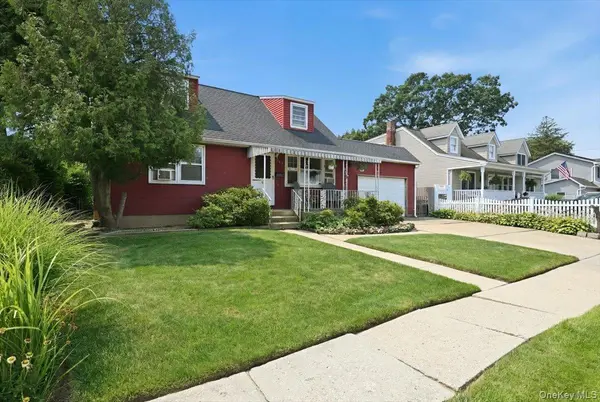 256 N Beech ST, Massapequa, NY 11758